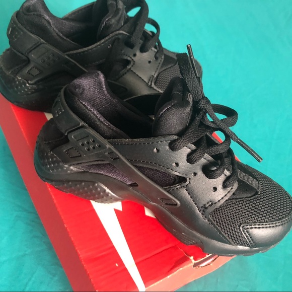 Boys - Size 11C Nike Air Huarache Triple Black Sneakers - Picture 6 of 9